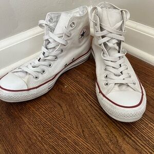 Converse white Chuck Taylor’s Men’s size 7 women’s size 9
